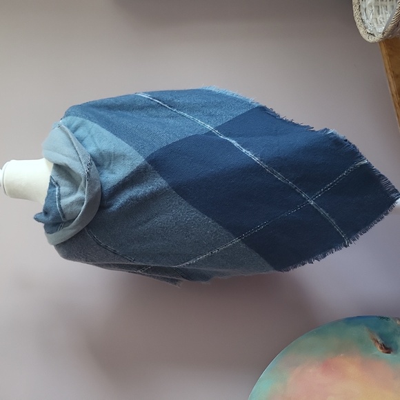 Altare Super Cozy Chic Blue Toggle Hooded Cape - Picture 3 of 6